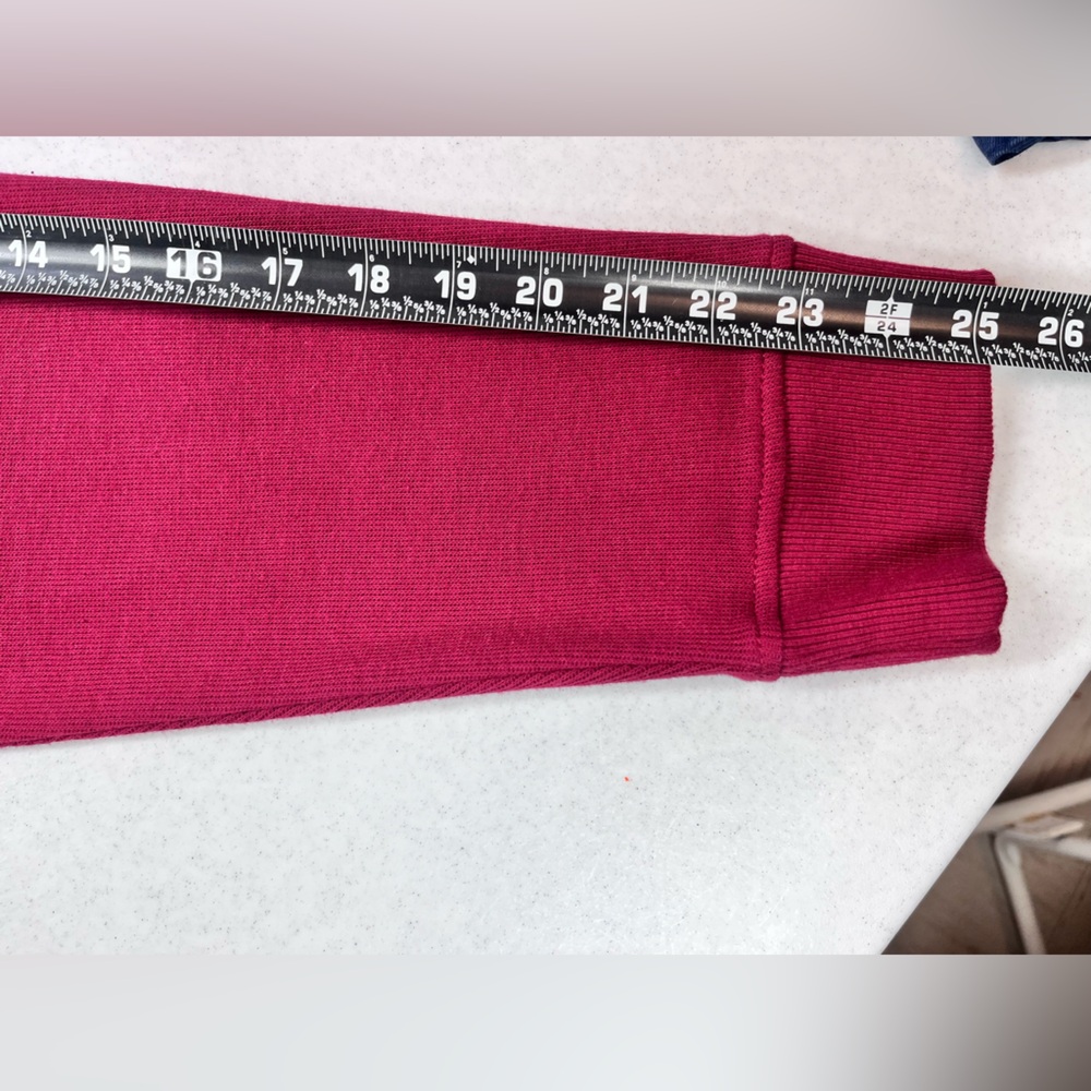 Van Heusen Men’s Medium Red 1/4 Zip Top. - Picture 9 of 10